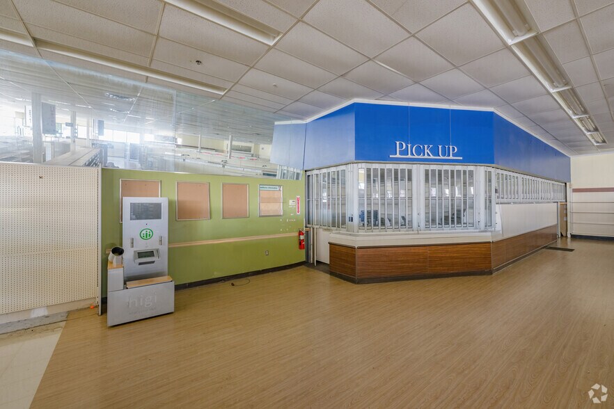 More Photos Of 1207 Acushnet Ave, New Bedford Drugstore For Lease