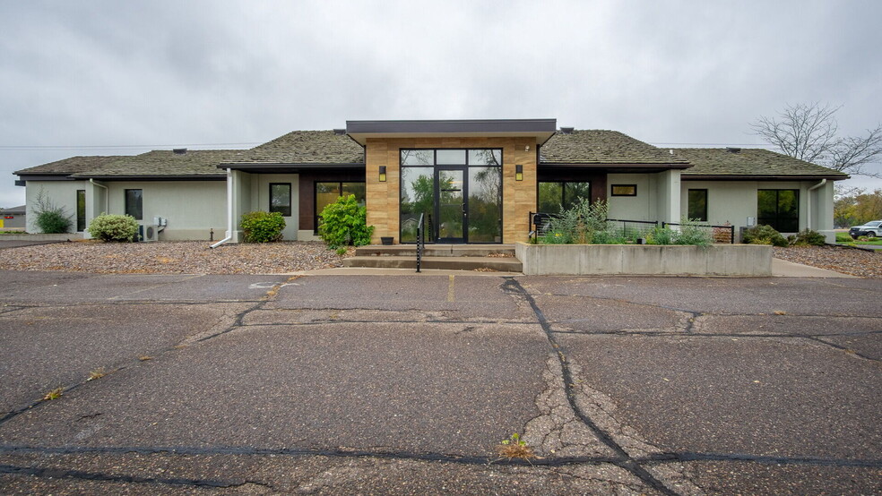 Primary Photo Of 425 W Prairie View Rd, Chippewa Falls Medical For Sale