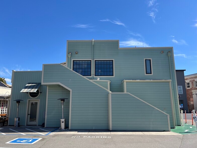 More Photos Of 42-46 Main St, Tiburon General Retail For Lease