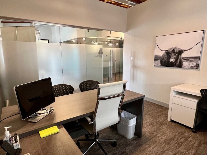 More Photos Of 10939 120th St NW, Edmonton General Retail For Lease