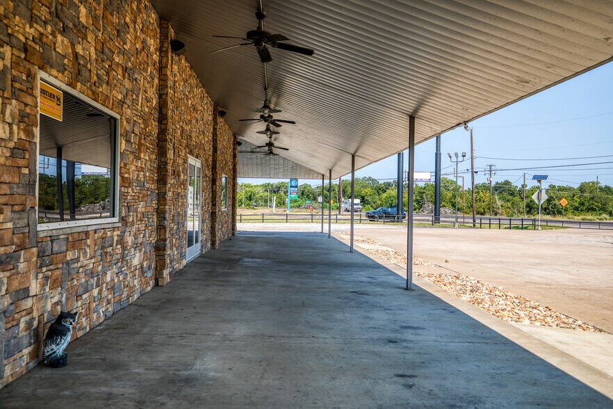 More Photos Of 185 State Highway 36 N, Caldwell Freestanding For Sale
