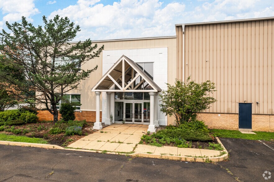 More Photos Of 10551 Decatur Rd, Philadelphia Warehouse For Lease