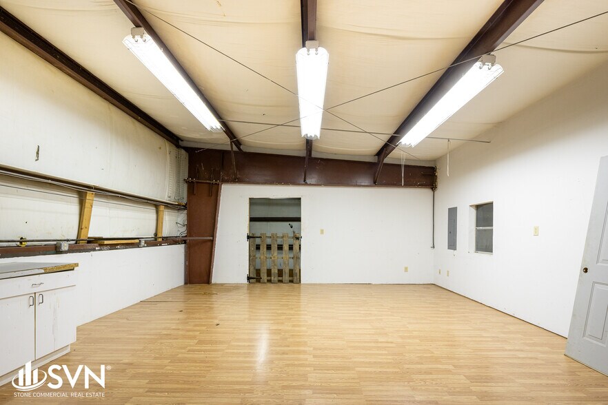 More Photos Of 129 Macarthur Ct, Nicholasville Warehouse For Lease