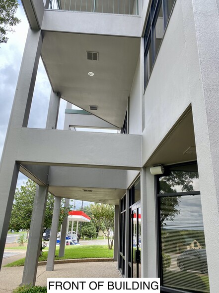 More Photos Of 907 Ranch Road 620 S, Austin Office Residential For Lease