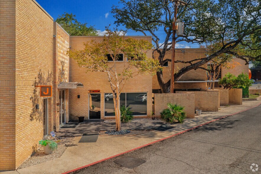 More Photos Of 8647 Wurzbach Rd, San Antonio Medical For Lease