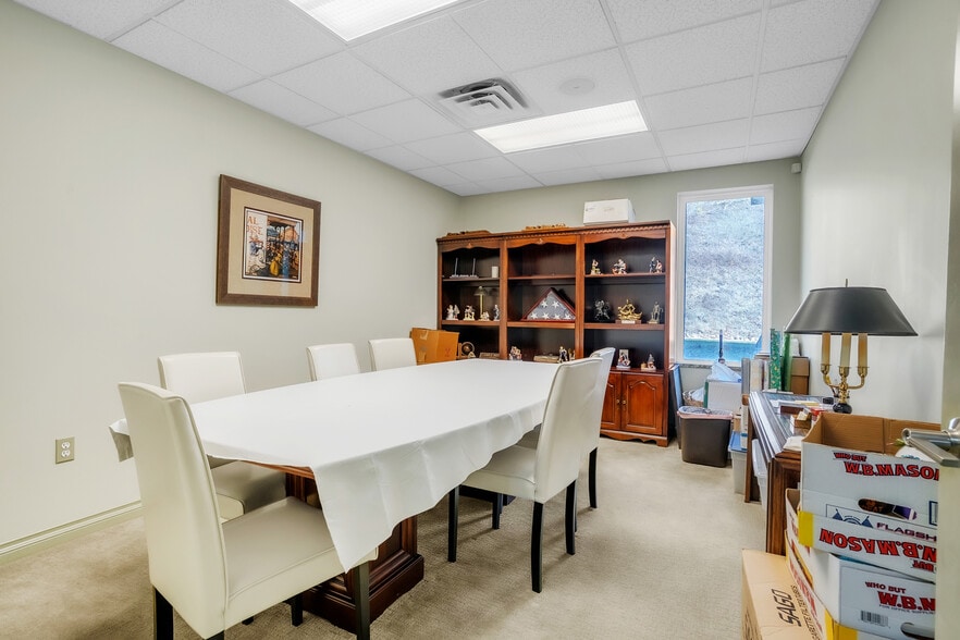 More Photos Of 1450 Pa-51, Clairton Office For Lease