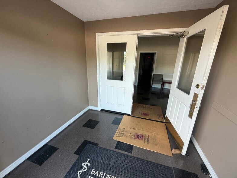 More Photos Of 319 Cathedral Manor, Bardstown Office Residential For Lease