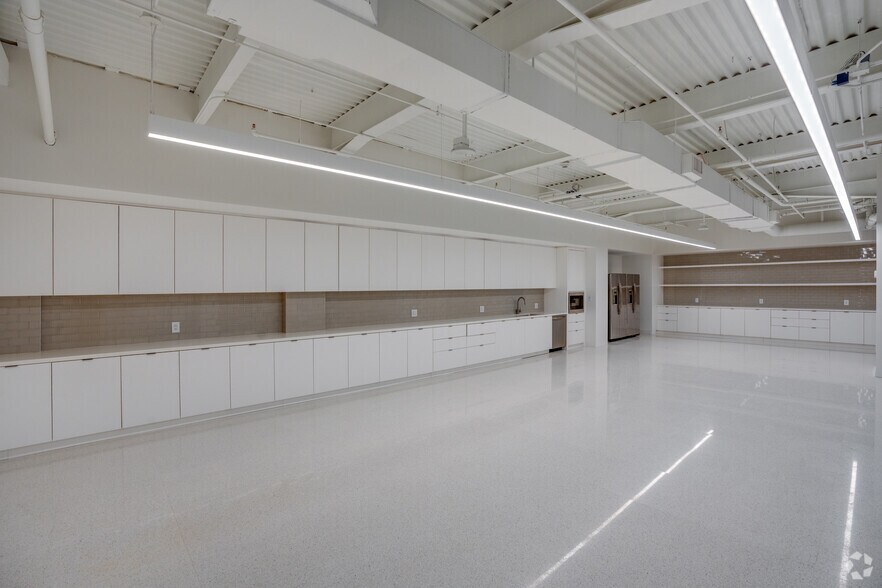 More Photos Of 200 SE 1st St, Miami Office For Sale
