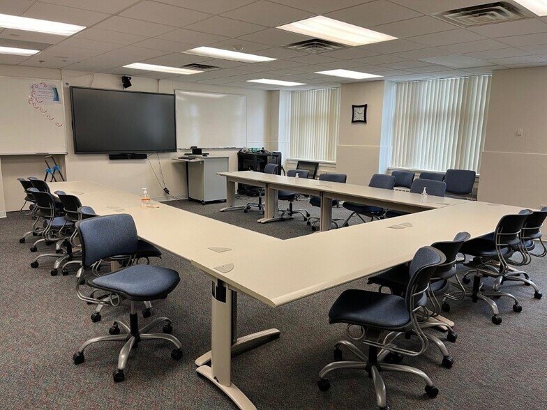 More Photos Of 146 Hartford Rd, Manchester Loft Creative Space For Lease