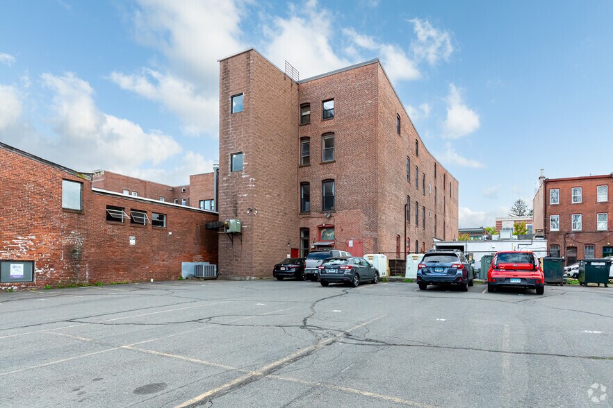 More Photos Of 484 Main St, Middletown Apartments For Lease