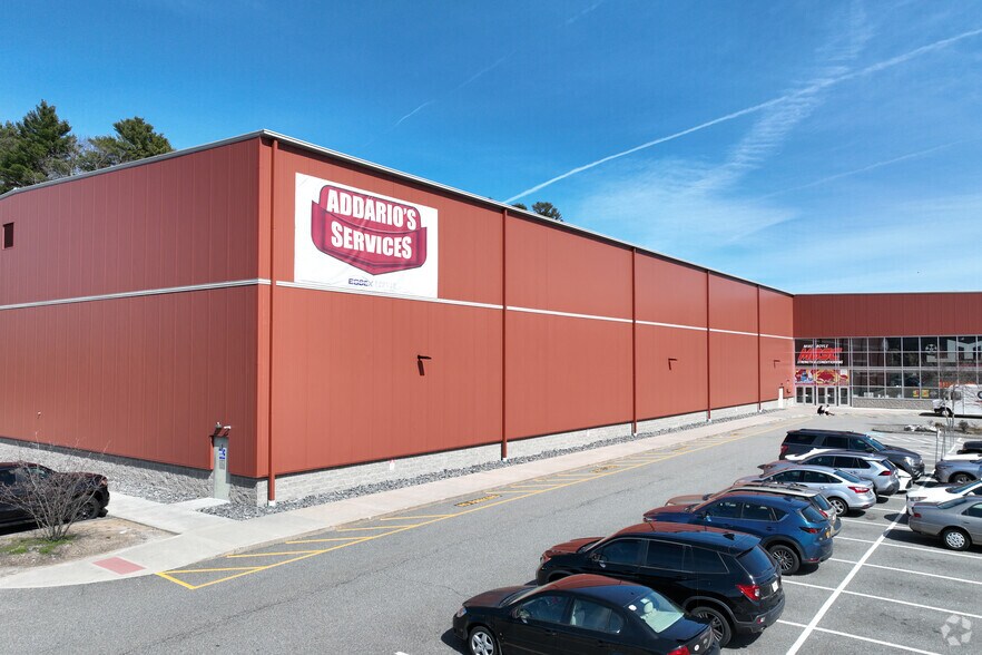 More Photos Of 15 Manning Ave, Middleton Sports And Entertainment For Lease