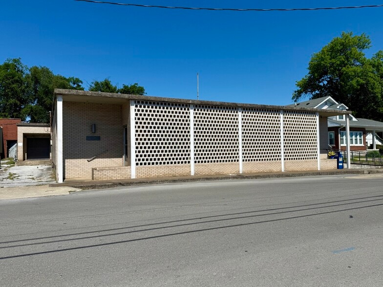 More Photos Of 103 N High St, Franklin Office Residential For Sale