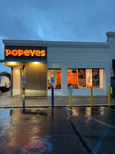 More Photos Of 7009-7063 Parsons Blvd, Fresh Meadows General Retail For Lease