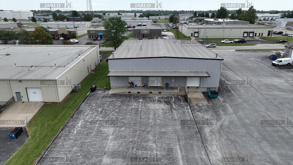 More Photos Of 2720-2748 S Austin Ave, Springfield Warehouse For Lease