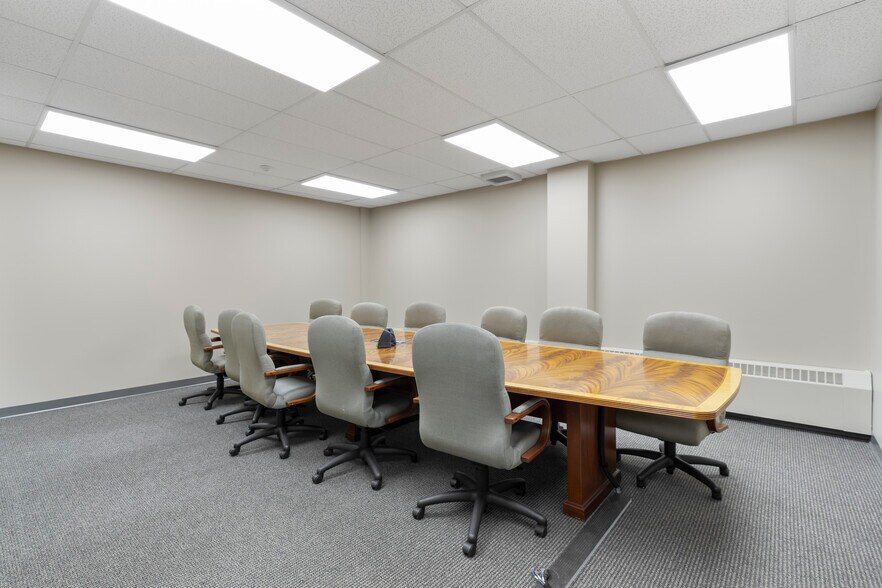 More Photos Of 5516 Industrial Rd, Rocky Rapids Office For Lease