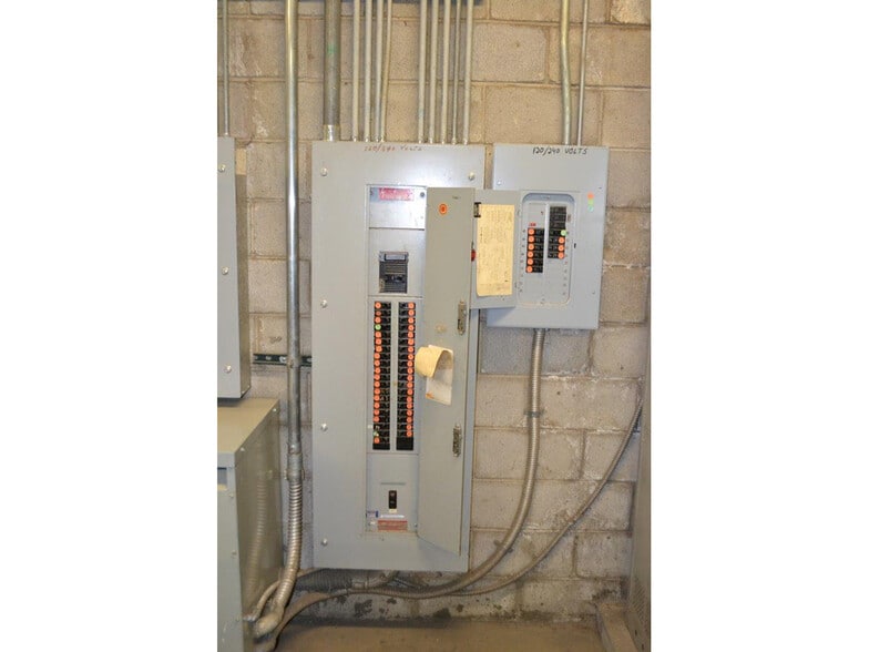 More Photos Of 539 Valley Dr, Oceana Storefront For Lease