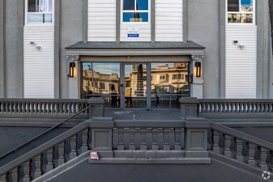 More Photos Of 747 S New Hampshire Ave, Los Angeles Apartments For Sale