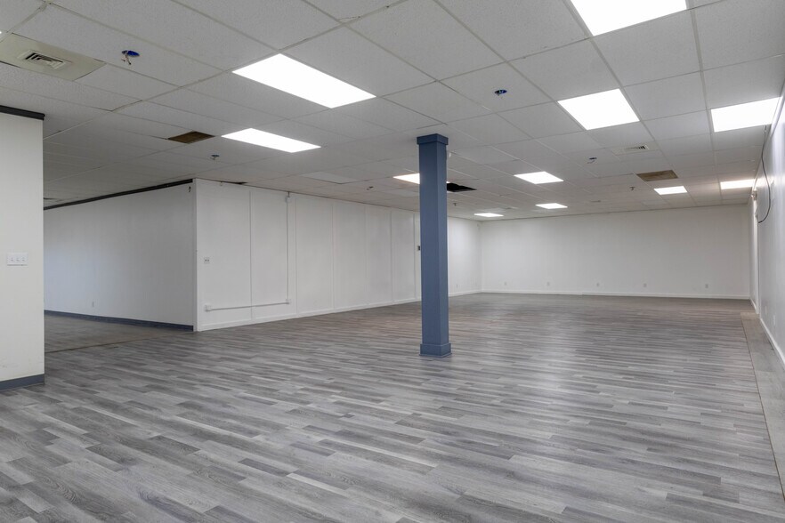 More Photos Of 4702-4740 Century Plaza Rd, Indianapolis Unknown For Lease