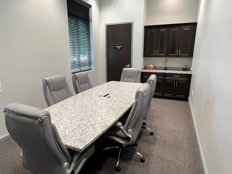 More Photos Of 18 Market Ave, Palm Coast Office For Lease