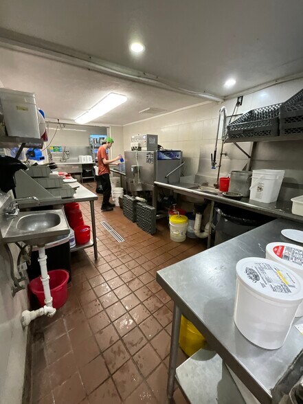 More Photos Of 4835 Cortez Blvd, Spring Hill Restaurant For Sale