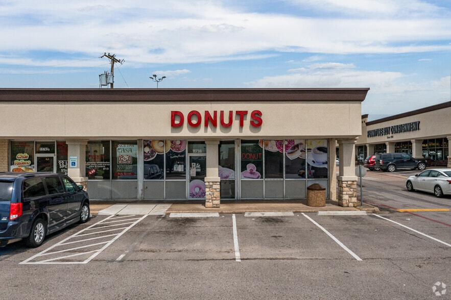 More Photos Of 11722 Marsh Ln, Dallas Storefront For Lease