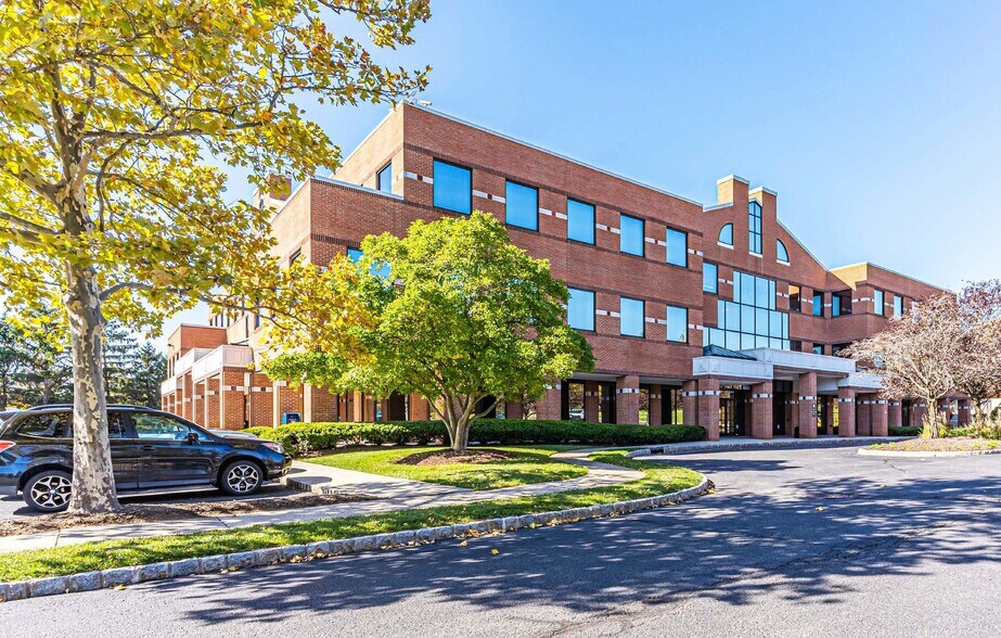 More Photos Of 1 Crossroads Dr, Bedminster Coworking Space