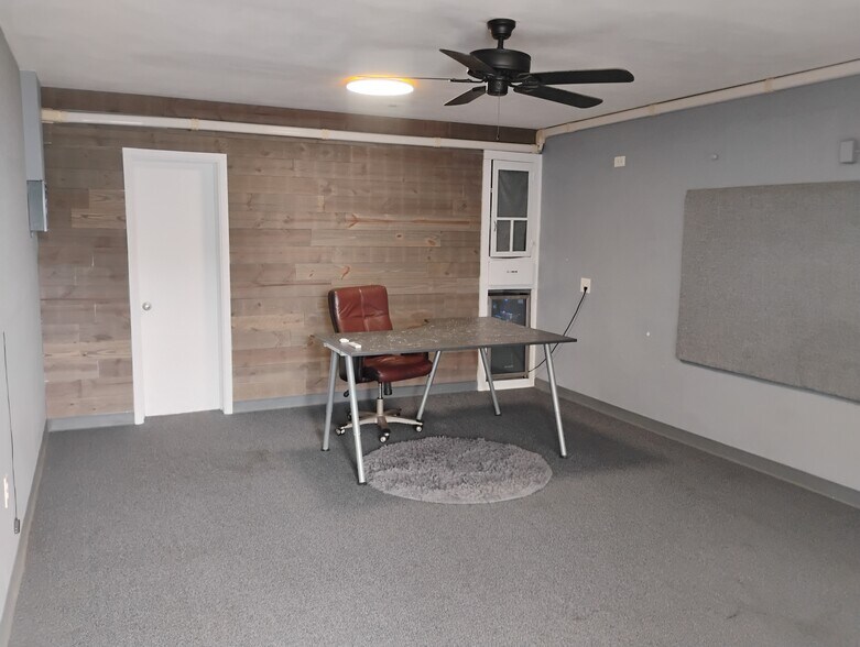 More Photos Of 2860-2868 E Bay Dr, Largo Unknown For Lease