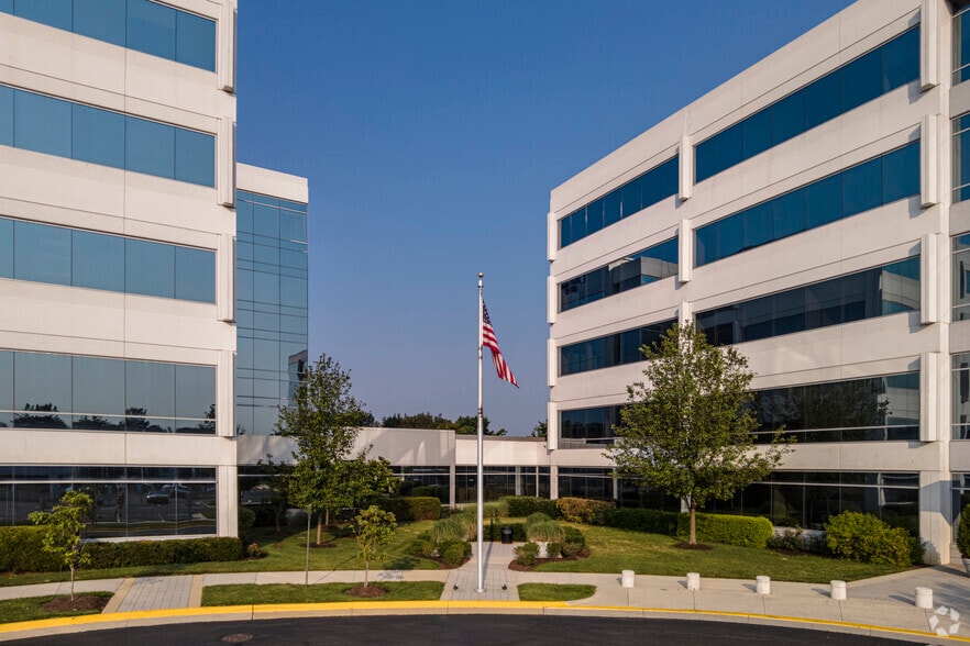 More Photos Of 4800 Westfields Blvd, Chantilly Office For Lease