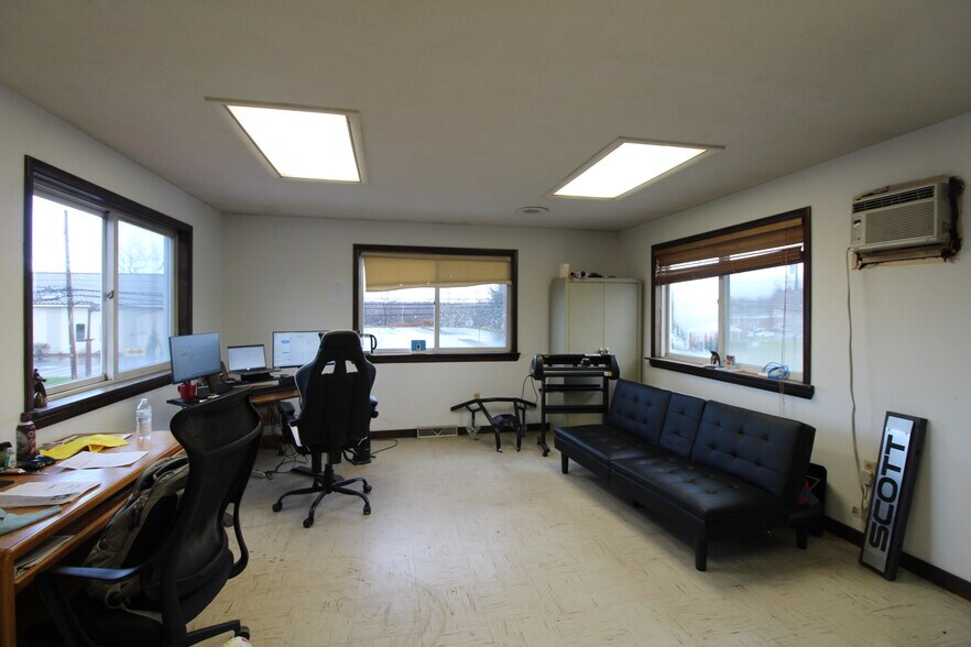 More Photos Of 585 S Main St, Central Square Auto Dealership For Sale