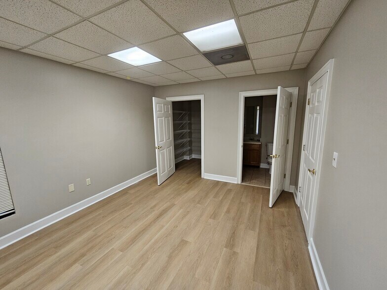 More Photos Of 135 Cecil Ct, Fayetteville Warehouse For Lease