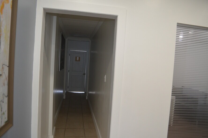 More Photos Of 7311-7323 NW 12th St, Miami Light Distribution For Sale