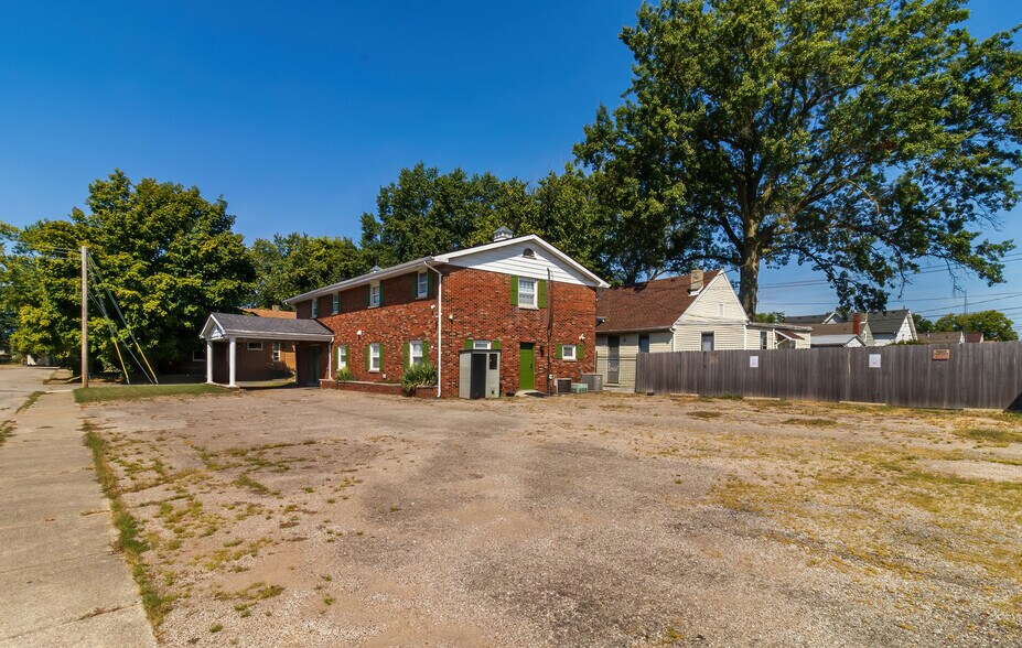 More Photos Of 903 Edgar St, Evansville Multifamily For Sale
