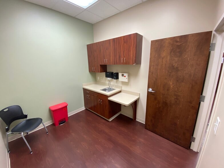 More Photos Of 3701 W Avalon Park Blvd, Orlando Medical For Lease