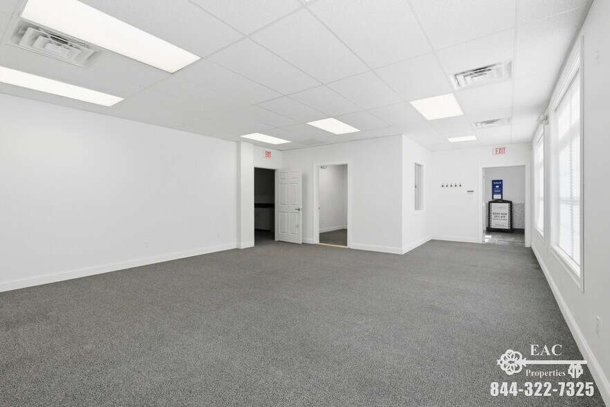 More Photos Of 238 Monroe Tpke, Monroe Medical For Lease