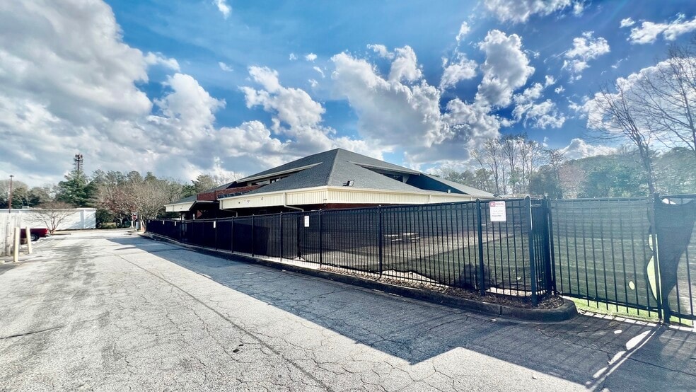 More Photos Of 205 Market Pl, Roswell Schools For Sale