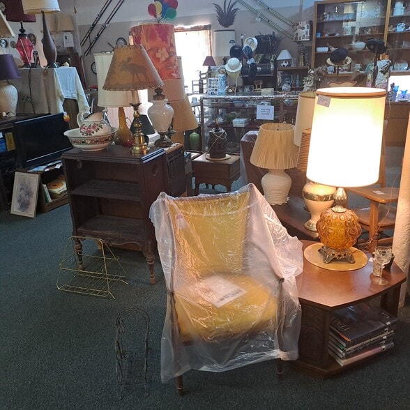 More Photos Of 1003 W 3rd St, Alliance Freestanding For Sale