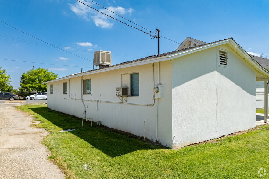 More Photos Of 3210 W Henson St, Riverdale Religious Facility For Lease