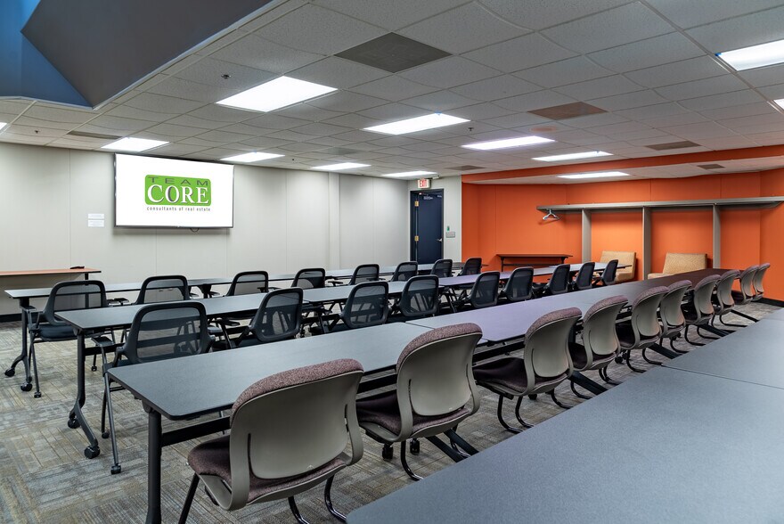 More Photos Of 691 N Squirrel Rd, Auburn Hills Office For Lease