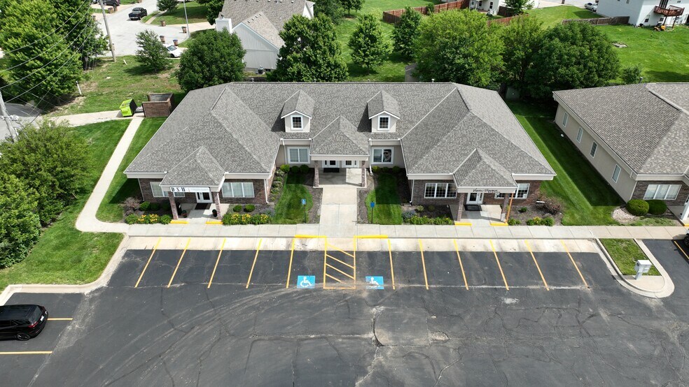 More Photos Of 1118 Remington Plaza, Raymore Office For Sale