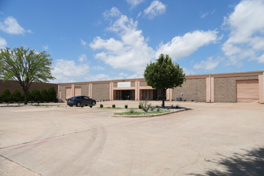 More Photos Of 501 Industrial Dr, Richardson Warehouse For Lease