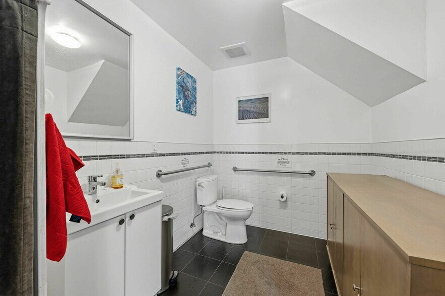 More Photos Of 329 14th St, Oakland Restaurant For Sale