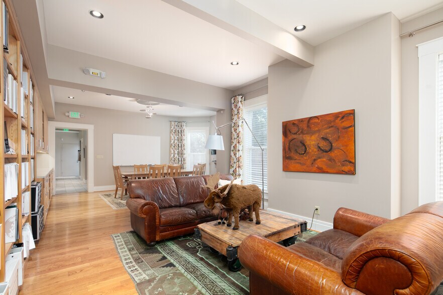 More Photos Of 146 E Third St, Lexington Office For Lease