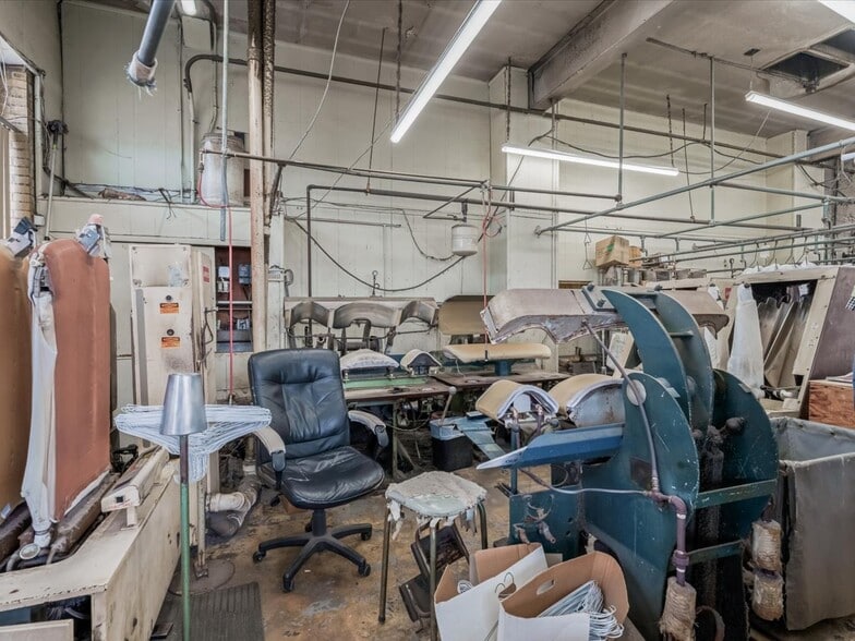 More Photos Of 3180 Lawson Blvd, Oceanside Storefront For Sale