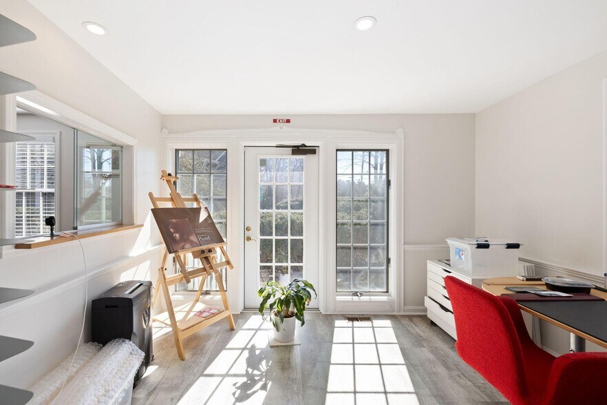 More Photos Of 15 Simpson Ln, Falmouth Office For Sale