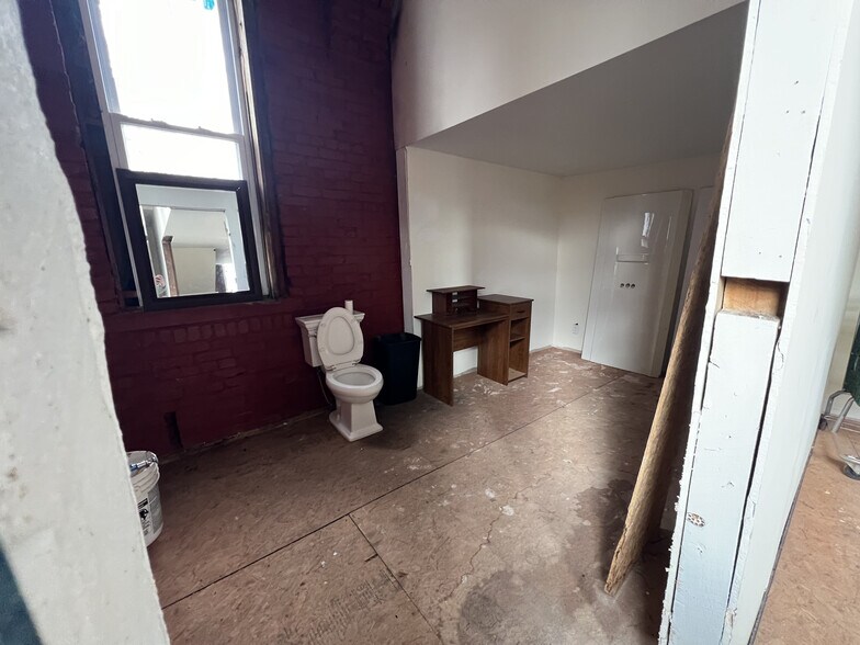 More Photos Of 2155 N 700 W, Arlington Storefront For Sale