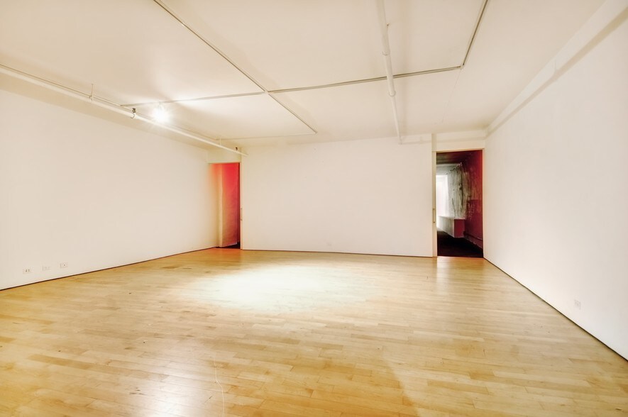 More Photos Of 133 Eldridge St, New York Storefront Retail Residential For Lease