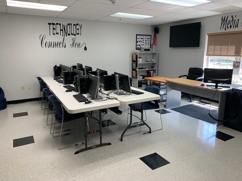 More Photos Of 3071 Bordentown Ave, Parlin Schools For Sale