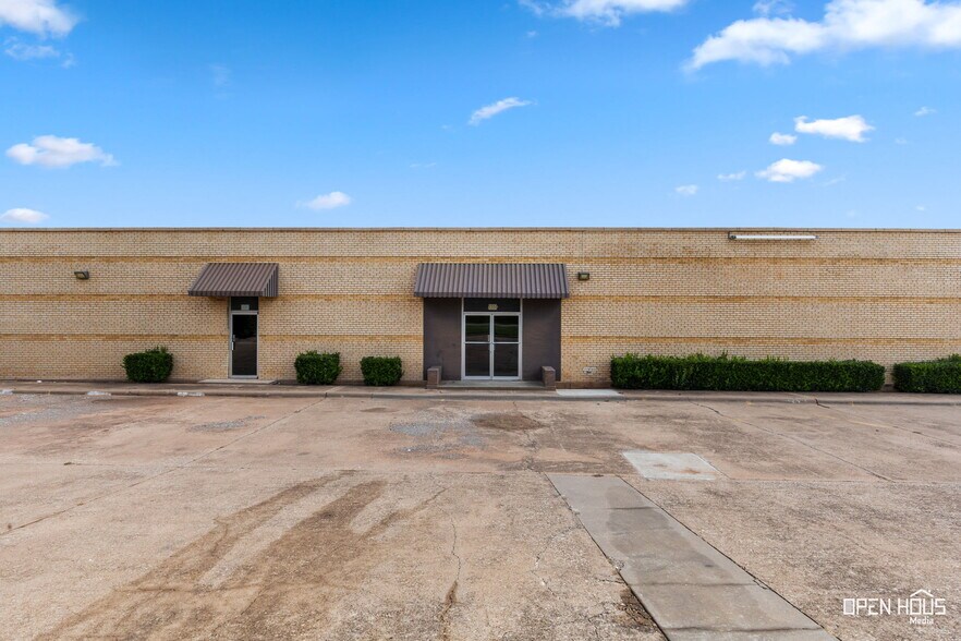 More Photos Of 2200 5th St, Wichita Falls Warehouse For Sale