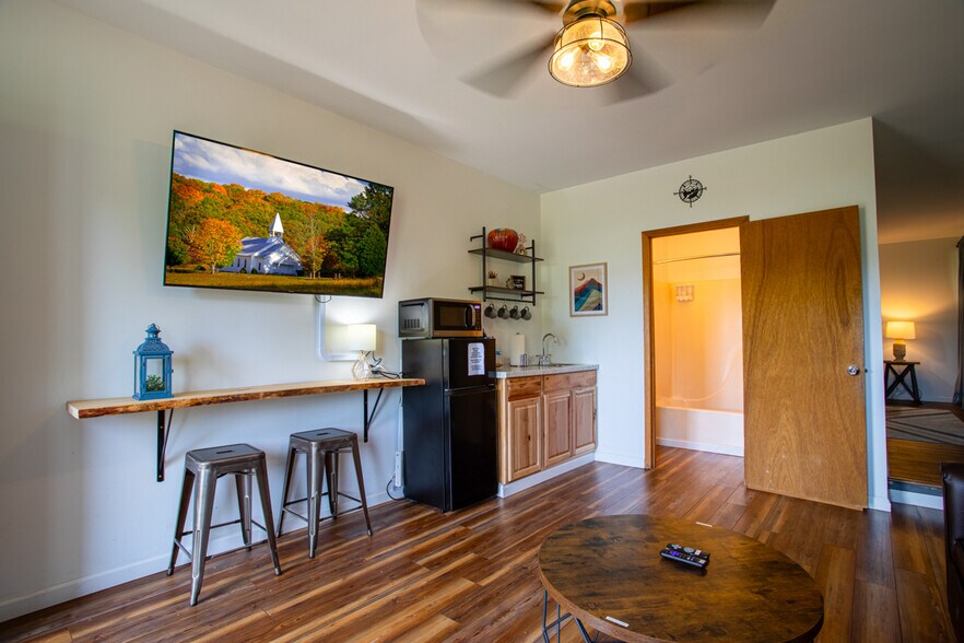 More Photos Of 3804 Wears Valley Rd, Sevierville Hotel For Sale