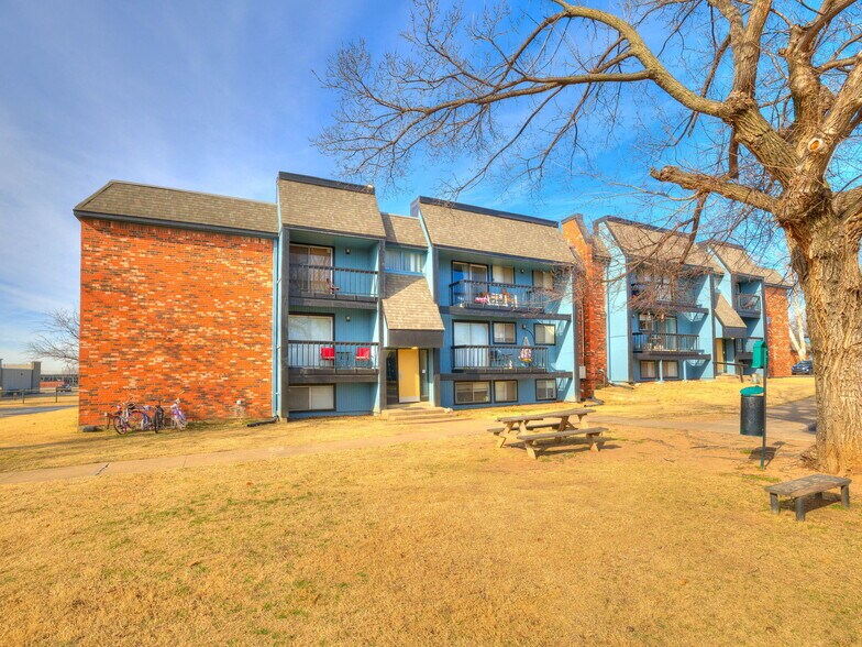 More Photos Of 1311 N Ash Pl, Owasso Apartments For Sale